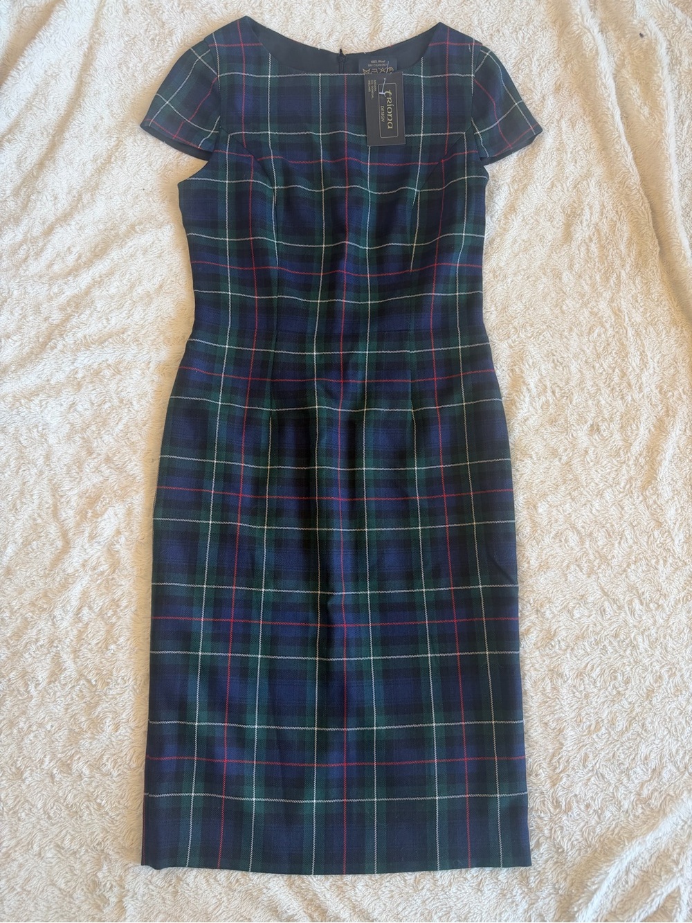 Triona Design , Made in Ireland. NWT. 100% Wool Navy & Green Plaid Midi Dress